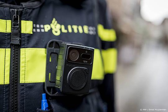 Politie zoekt twee mannen voor schieten op taxi op A13