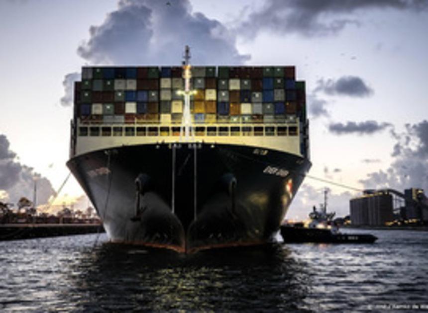 Grote schepen aan de stekker voor groene energie in Rotterdamse haven 