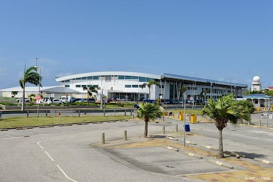 Startbaan vliegveld Sint-Maarten tot maandagmiddag dicht