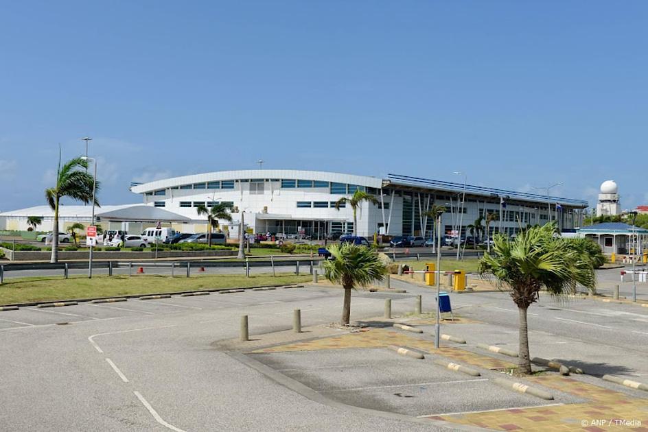 Startbaan vliegveld Sint-Maarten tot maandagmiddag dicht