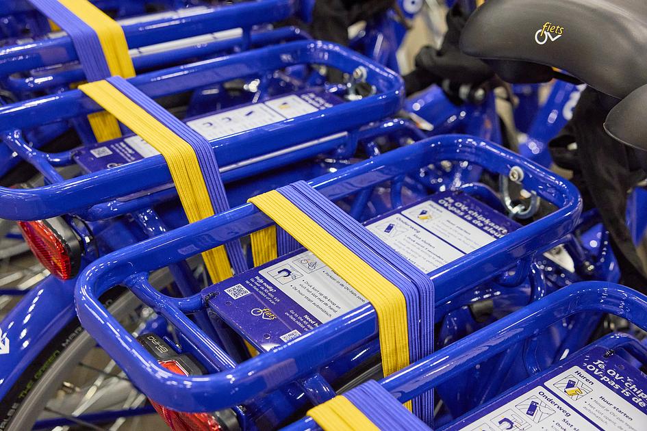 NS plaatst duizenden nieuwe OV-fietsen bij verschillende stations 