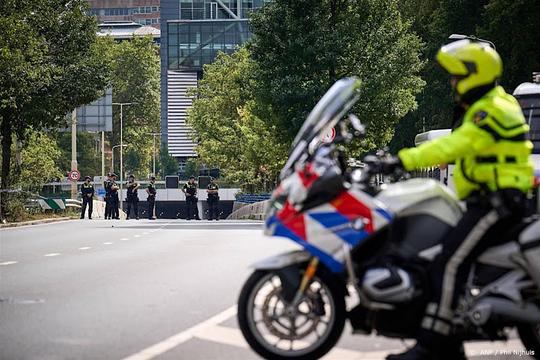 Klimaatactivisten nu ook tunnelbak A12 in; politie houdt niet tegen