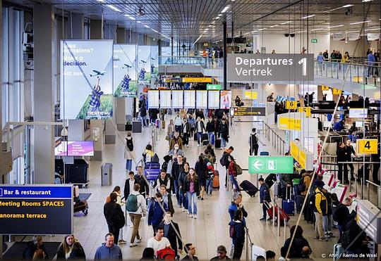 Opnieuw druk op Schiphol, maar wachtrijen zijn kort