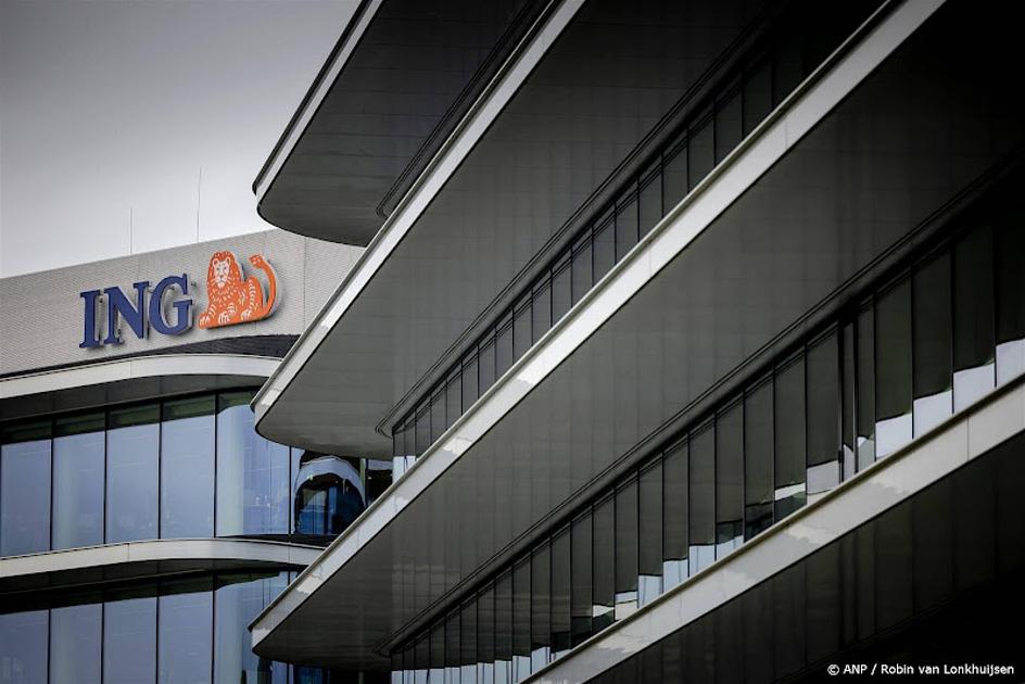 Auto te water in Kamperland: inzittende overleden