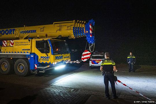 Meerdere lichamen gevonden in auto in water Winschoten